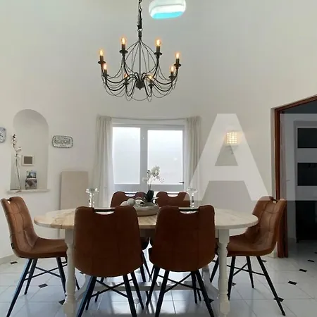 Ferienhaus Lovely In *